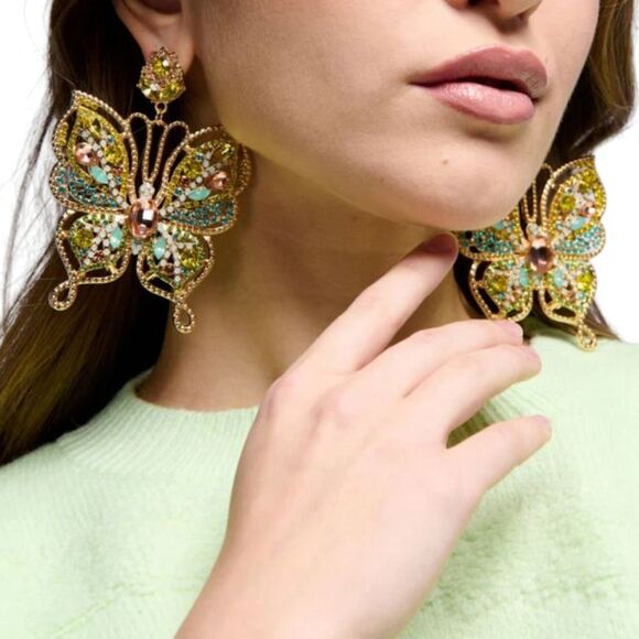 Akira Mega Statement Rhinestone And Gold Butterfly Post Earrings - Picture 1 of 8